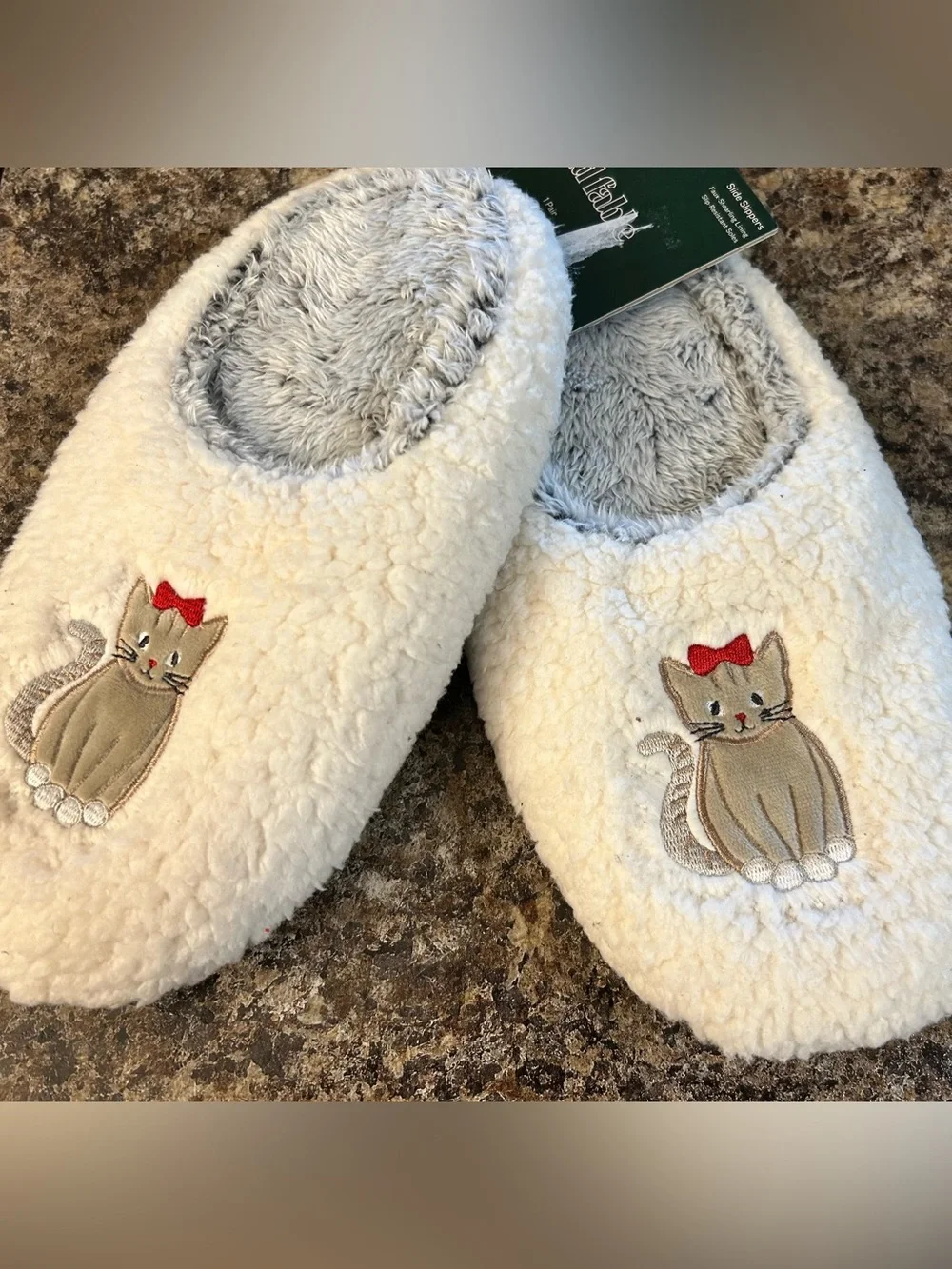 Wild Fable Cozy Cream Cat Slip-On Cat Slippers Size S/M (5-7) new
